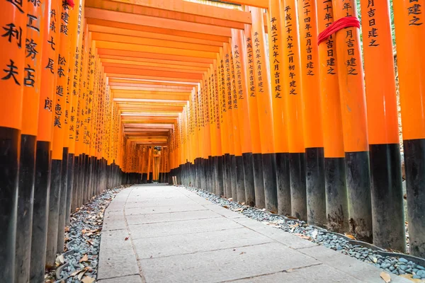 Kırmızı yakın gates geçit fushimi Inari taisha tapınak KY