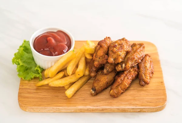 Kızarmış tavuk kanadı.