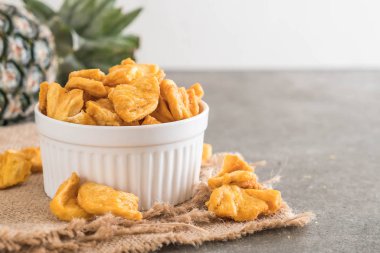 kurutulmuş ananas gevrek cipsi