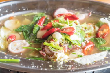  Buhar kalamar baharatlı limon sos ile