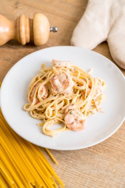 karides ile Fettuccini makarna