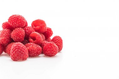 beyaz üzerine taze rasberry