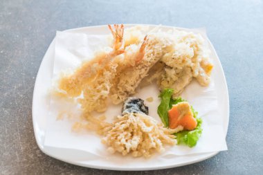 kızarmış karides (tempura)