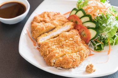 sebze soslu kızarmış pirzola domuz eti