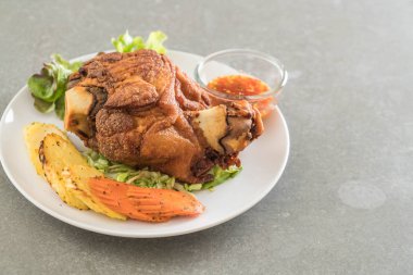 Gevrek domuz knuckle veya Alman domuz Hocks