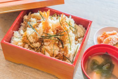 karides tempura kutusunu küme 