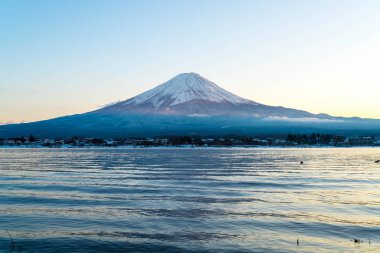 Dağ Fuji San Kawaguchiko Gölü.