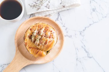 jambon salata ve kurutulmuş domuz topuz