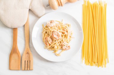 karides ile Fettuccini makarna