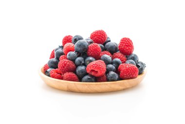 taze yaban mersini ve rasberry beyaz