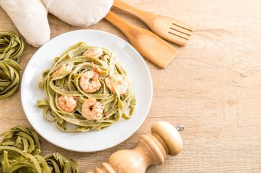 Karidesli ıspanak fettuccini makarna