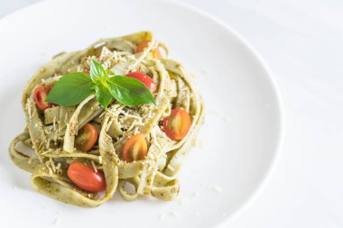 ıspanak fettuccine domates ile