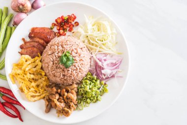 Pirinç ve karides ezmesi.