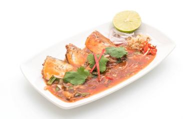 domates soslu baharatlı uskumru salatası