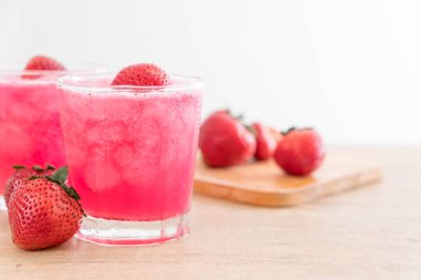 taze çilek smoothie 