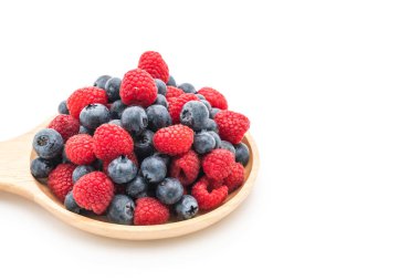 taze yaban mersini ve rasberry beyaz