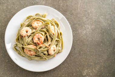 Karidesli ıspanak fettuccini makarna