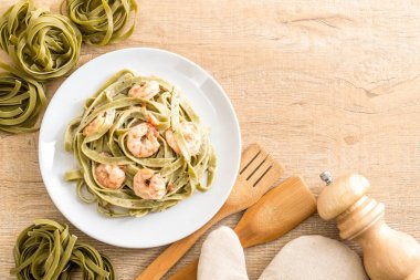 Karidesli ıspanak fettuccini makarna