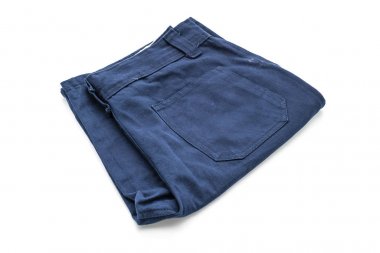 beyaz üzerine kısa pantolon