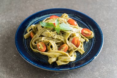 ıspanak fettuccine domates ile