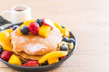 mix meyve ile gözleme