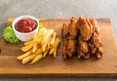 Kızarmış tavuk kanadı.