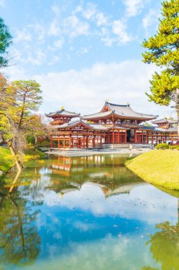 Güzel mimari Byodo içinde Kyoto tapınakta.