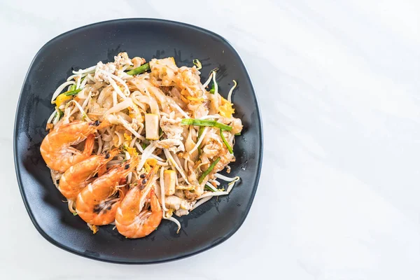 Nouilles frites thaïlandaises "Pad Thai" aux crevettes — Photo