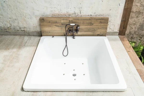 Güzel lüks beyaz modern küvet dekorasyon 