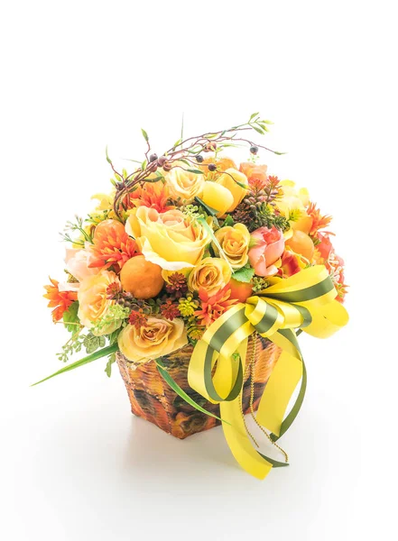 Vazoda çiçek buketi