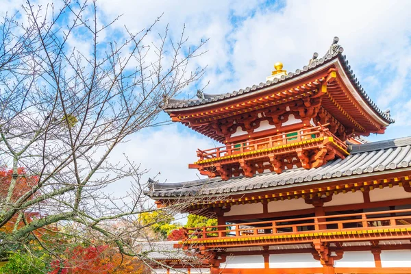 Güzel mimari Byodo içinde Kyoto tapınakta.