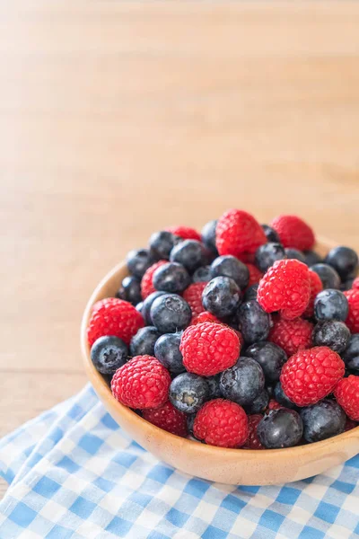 taze yaban mersini ve rasberry 