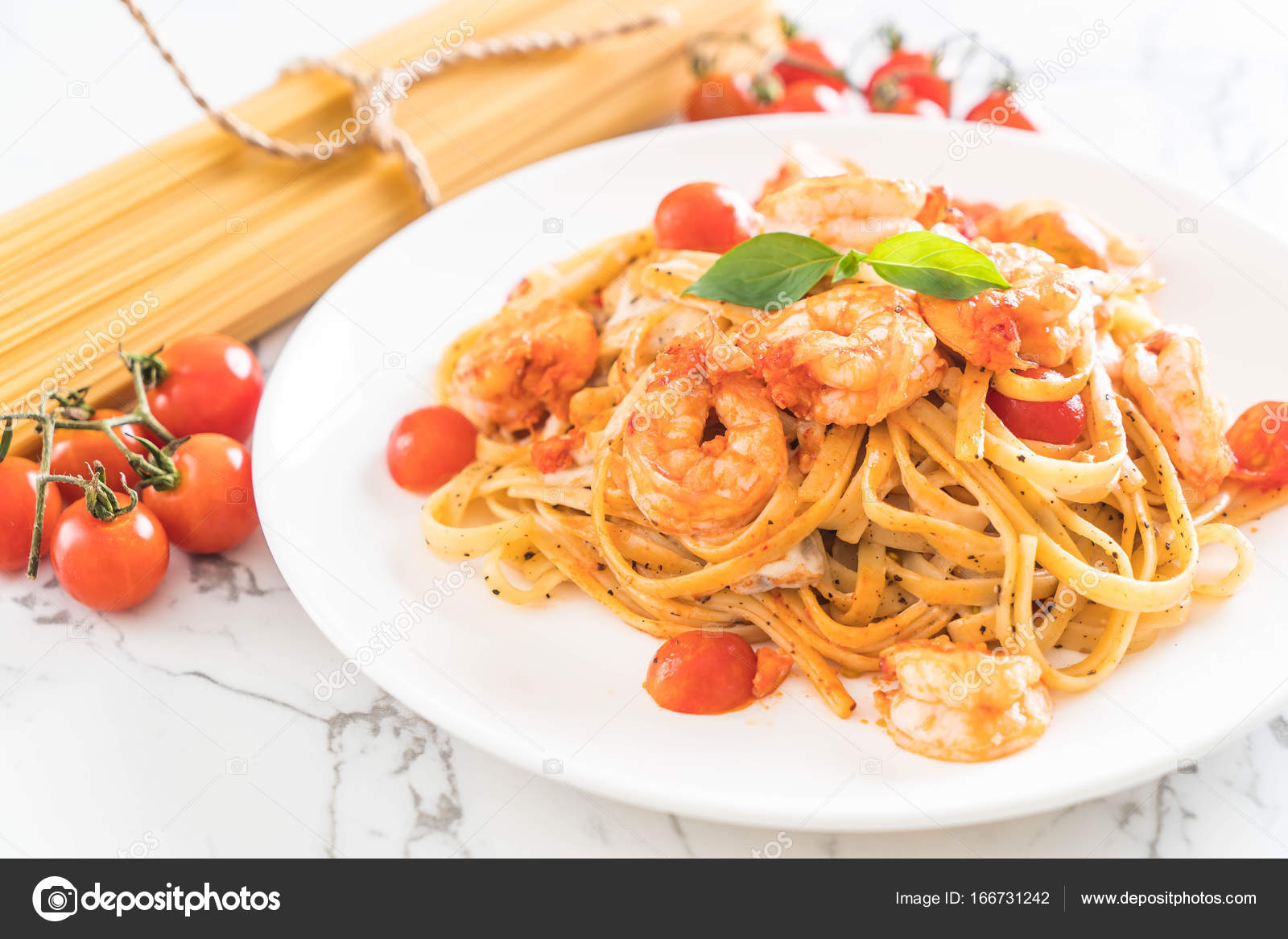 Domatesli Fesleğenli Spaghetti Domatesli Fesleğenli Spaghetti