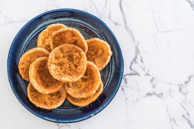 kurutulmuş rendelenmiş domuz etinin pirinç kraker