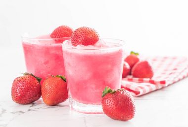 taze çilek smoothie 