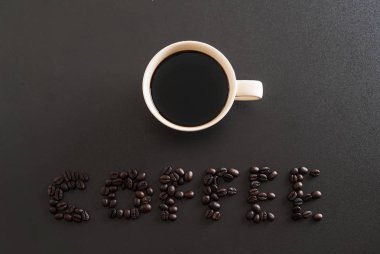 Kahve fincanı ve fasulye