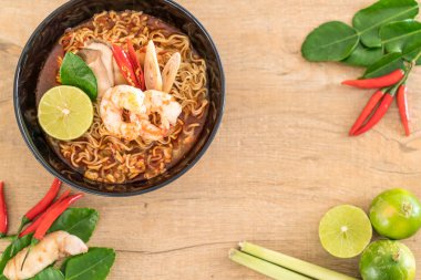 Karidesli baharatlı hazır şehriye çorbası.