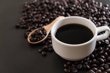 Kahve fincanı ve fasulye