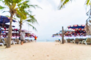 güzel hurma şemsiye ve deniz sandalyeye ile bulanıklık ve 