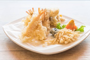 kızarmış karides (tempura)