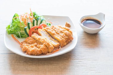 sebze soslu kızarmış pirzola domuz eti