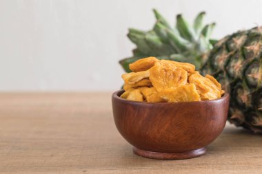 kurutulmuş ananas gevrek cipsi