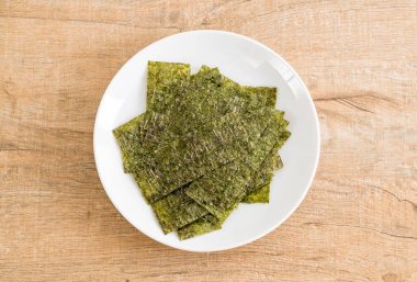 plaka üzerinde kurutulmuş yosun