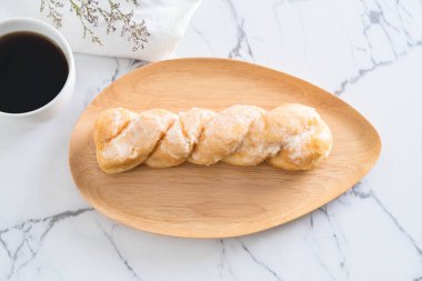 taze tereyağı rulo ekmek