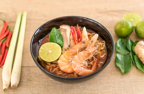 Karidesli baharatlı hazır şehriye çorbası.