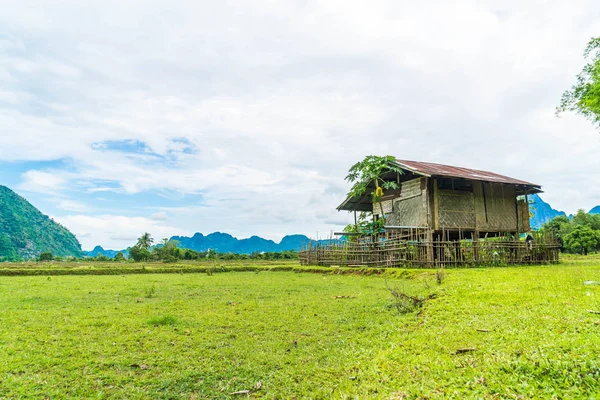  Vang Vieng alanlarda eski ev