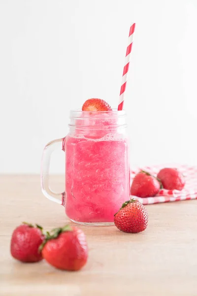 Batido de fresa fresca —  Fotos de Stock