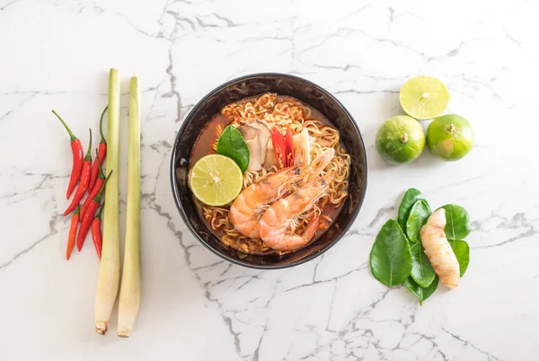 Karidesli baharatlı hazır şehriye çorbası.