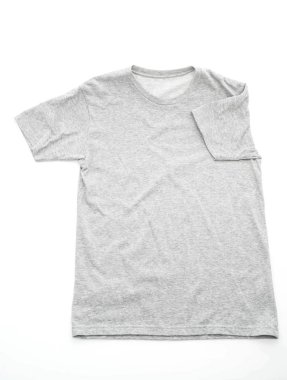gömlek. beyaz üzerine katlanmış t-shirt 