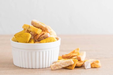 meyve yongaları karıştırın